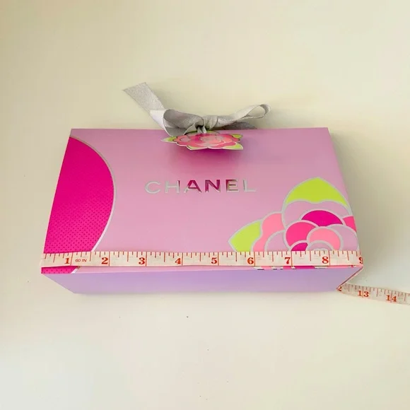 CHANEL Gift Bag Limited Edition w/ ribbon,tissue paper, camilla charm - Picture 9 of 10